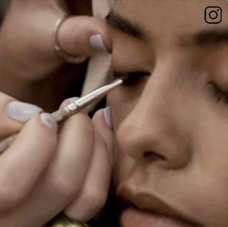 Auftragen von Wimperntusche